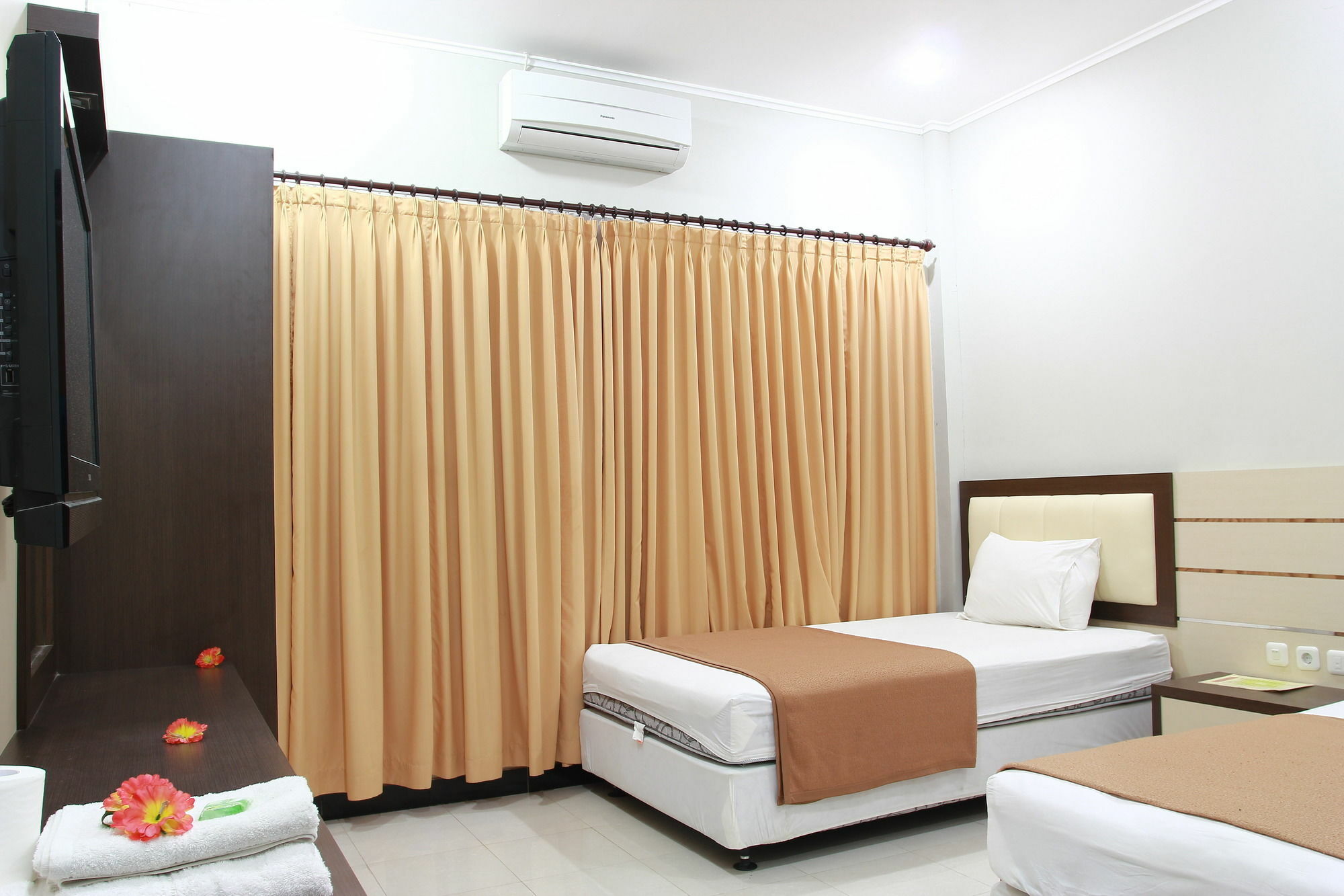 Puri Senggigi Hotel Mangsit ภายนอก รูปภาพ